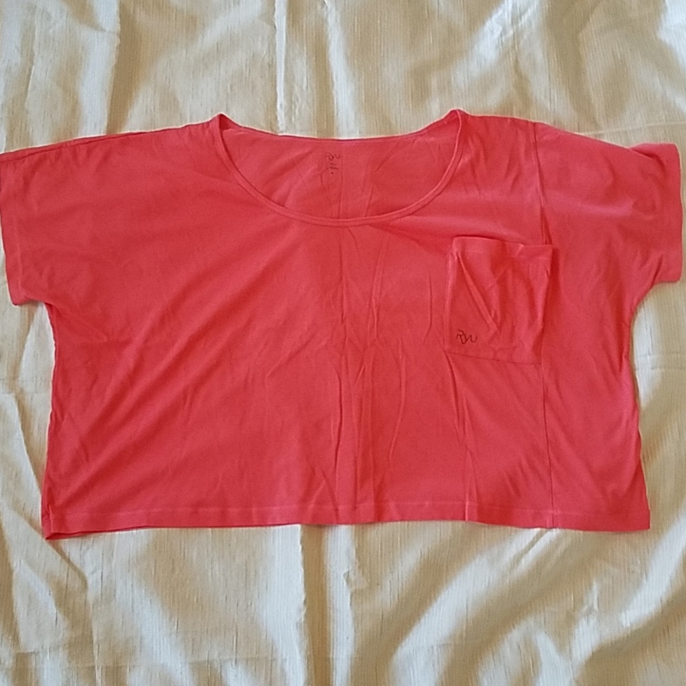Ryu crop top size XL.      (T)